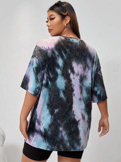 SHEIN EZwear размера плюс Футболка с принтом тай-дай с текстовой заплатой