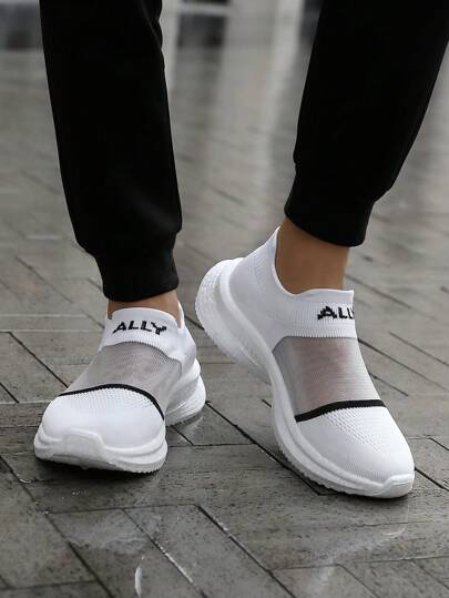 Men Letter Graphic Mesh Panel Slip-On Running Shoes
