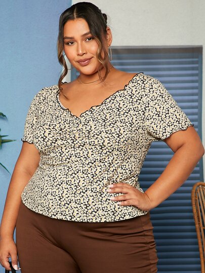 SHEIN FIT+ размера плюс Футболка с цветочным принтом с волнистой отделкой