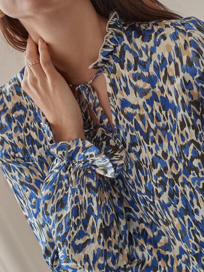 SHEIN Frenchy Блуза с принтом с воротником-бантом с рукавами-воланами