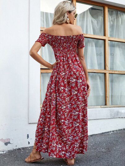 Vestido de hombros descubiertos floral con abertura alta